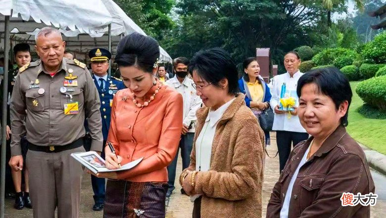 【历史故事】诗妮娜贵妃深懂君王心,劝国王不要对自己太好,更不要冷落王后