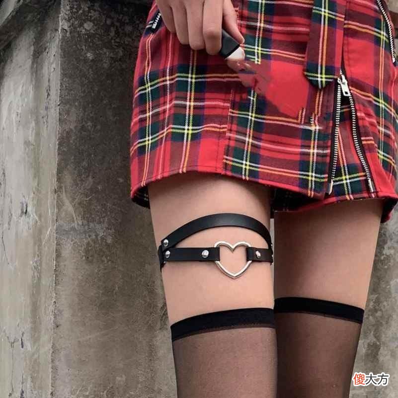 【就爱时尚】大腿上的这条“带子”，真能让女生变性感吗？其实最早是男人用的