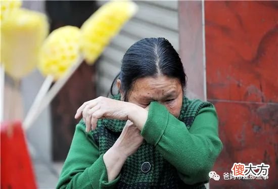 等到老了才知道，能陪在父母身边的往往是这个孩子，别疼错了