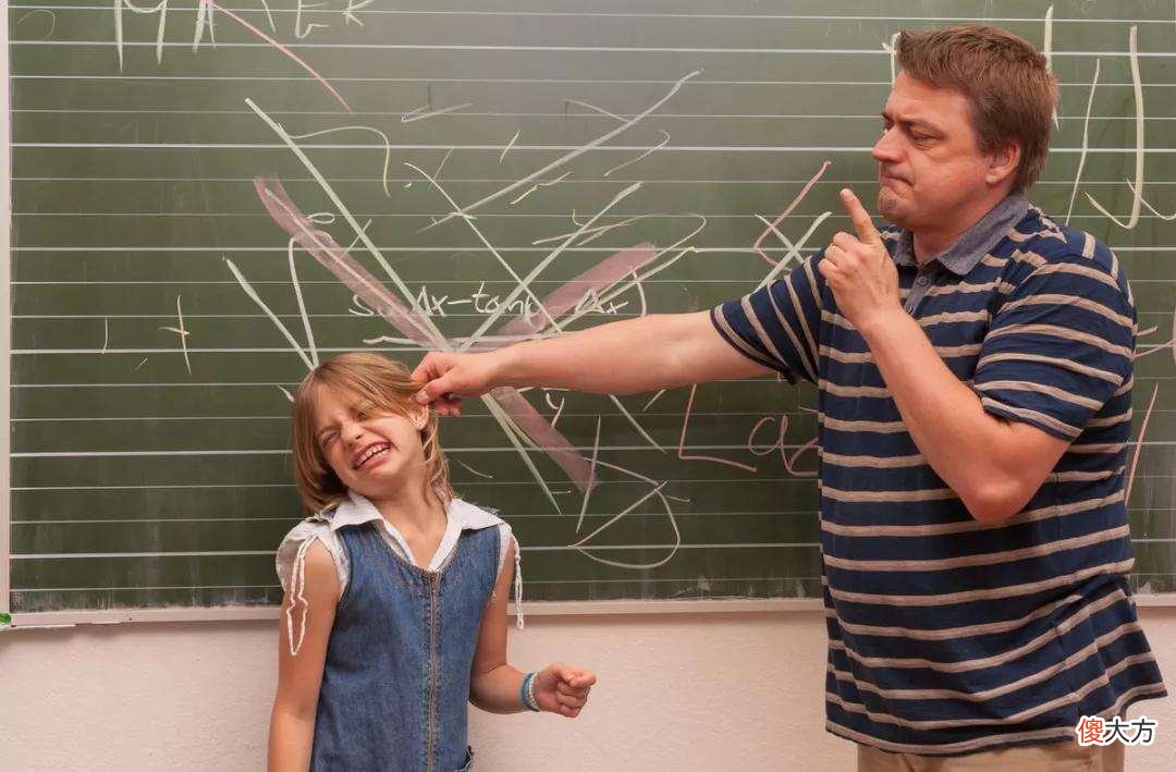 “妈妈，老师又骂我”孩子哽咽道，这位妈妈的回答堪称人生教科书