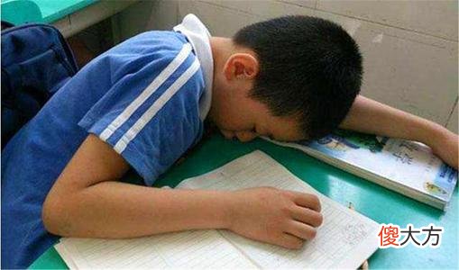 张文宏:小学生要保证10小时睡眠。家长:现实生活中很难实现