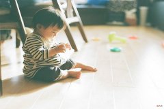 娃喜欢光脚走路好不好？专家给出解释，父母别等到孩子长大才懂