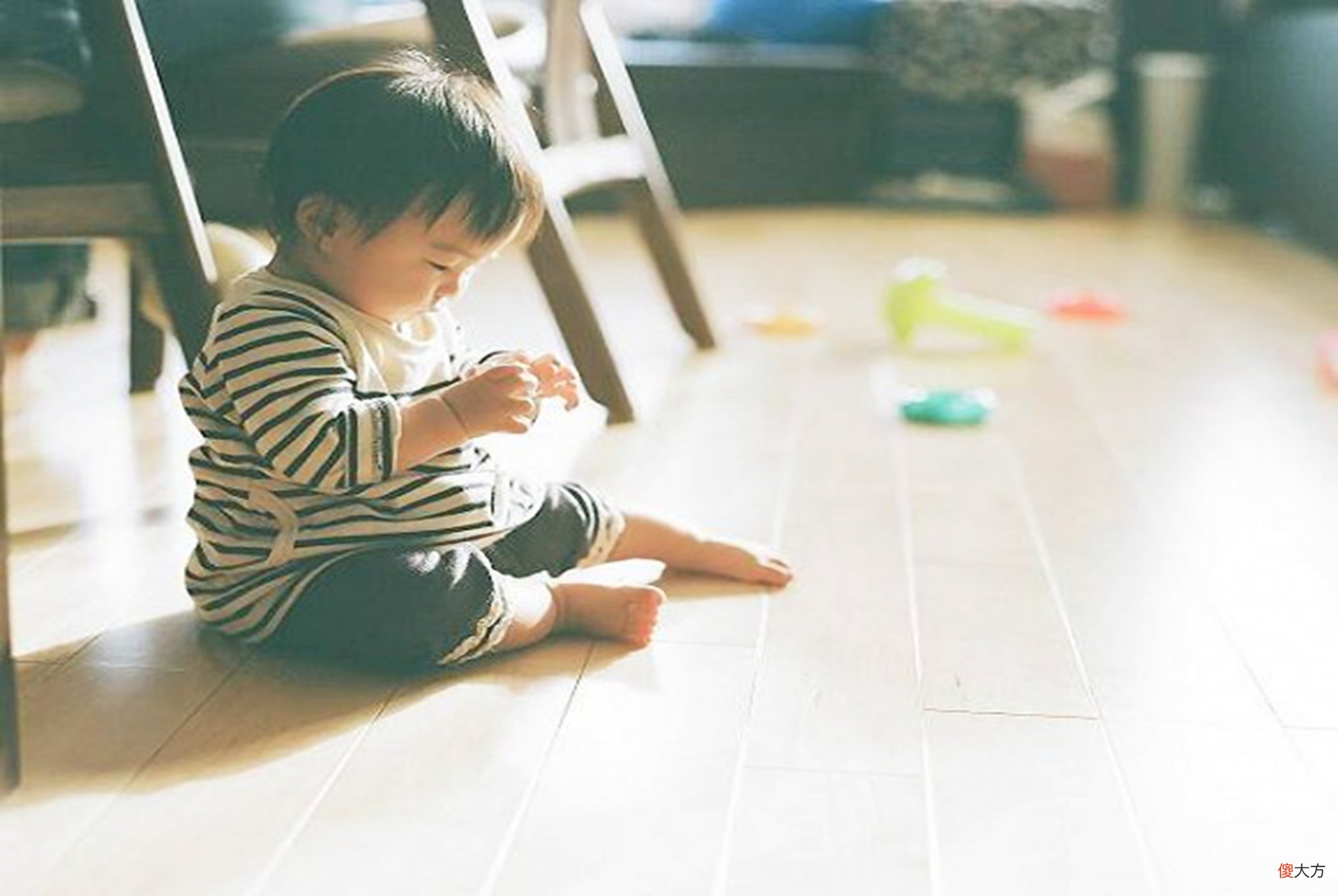 娃喜欢光脚走路好不好？专家给出解释，父母别等到孩子长大才懂