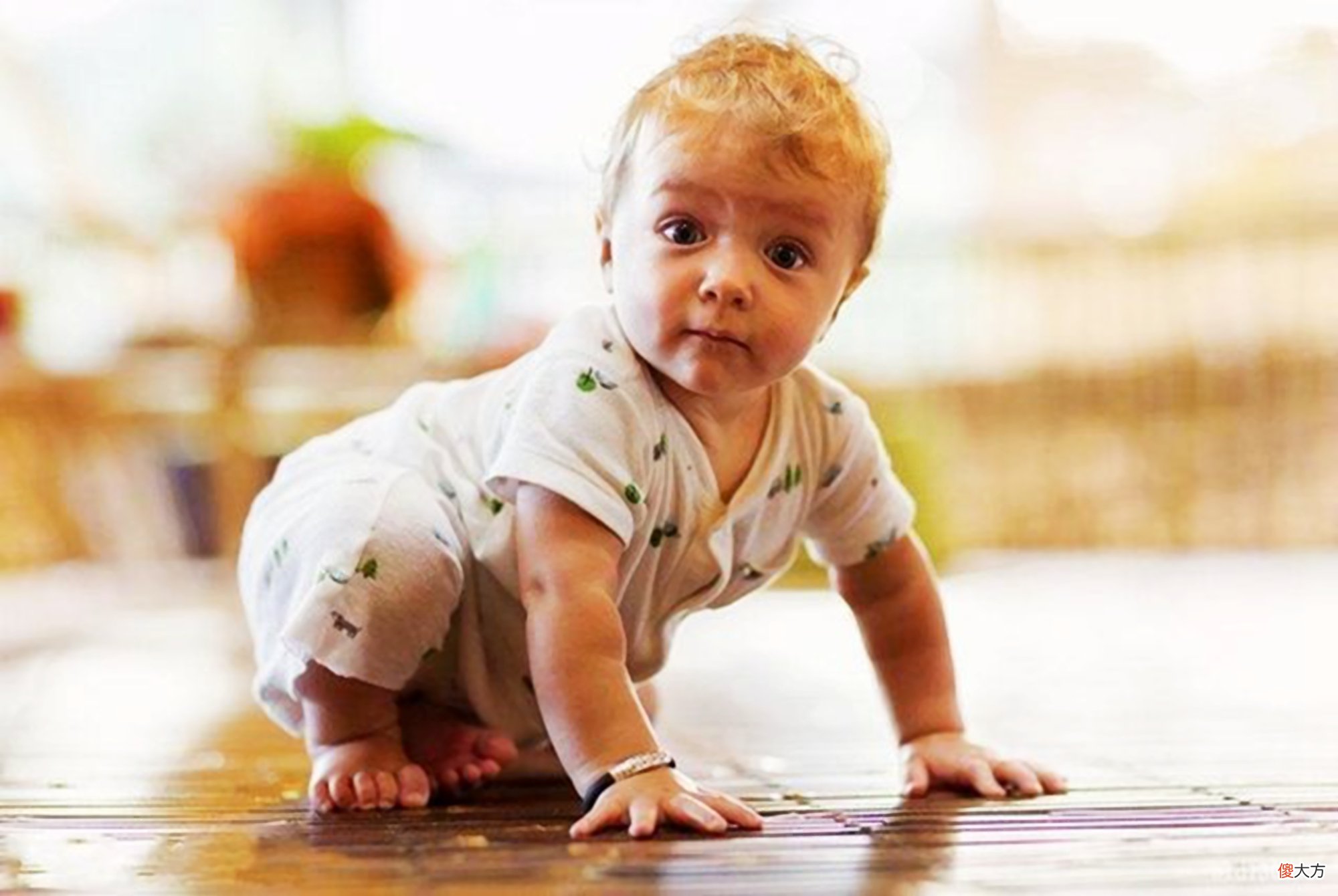 娃喜欢光脚走路好不好？专家给出解释，父母别等到孩子长大才懂