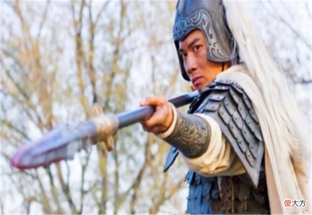 【爱历史】《三国演义》中，文丑和赵云打成平手，为何战不三合就被关羽斩杀