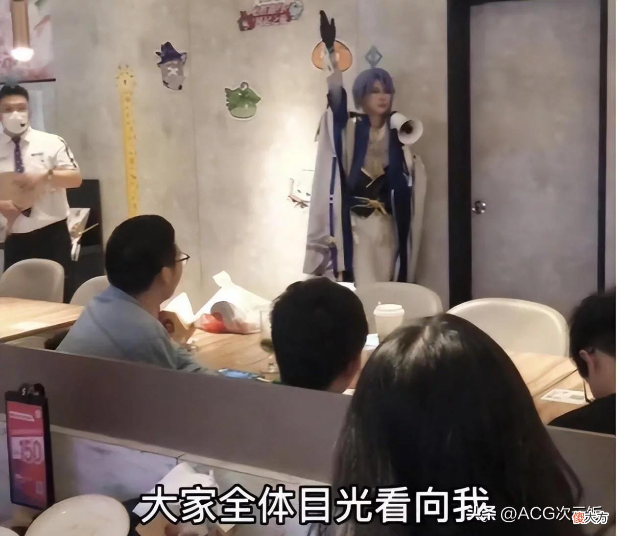 【游戏世界】原神必胜客联动火爆！玩家COS绫人带头喊社死口号，气氛太热闹