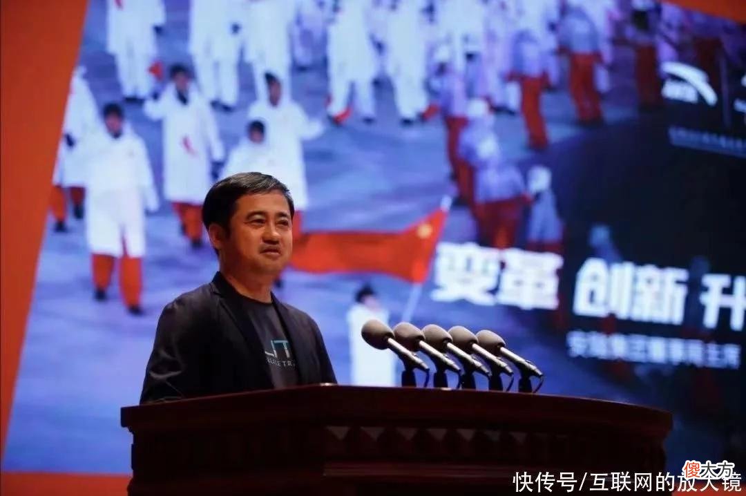 【时尚一点】安踏终于超越阿迪耐克，年轻人在唯品会掀起国潮