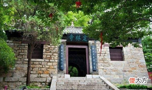 【历史故事】定林寺有一个“活”宝贝，它比大禹治水还古老，究竟是啥呢