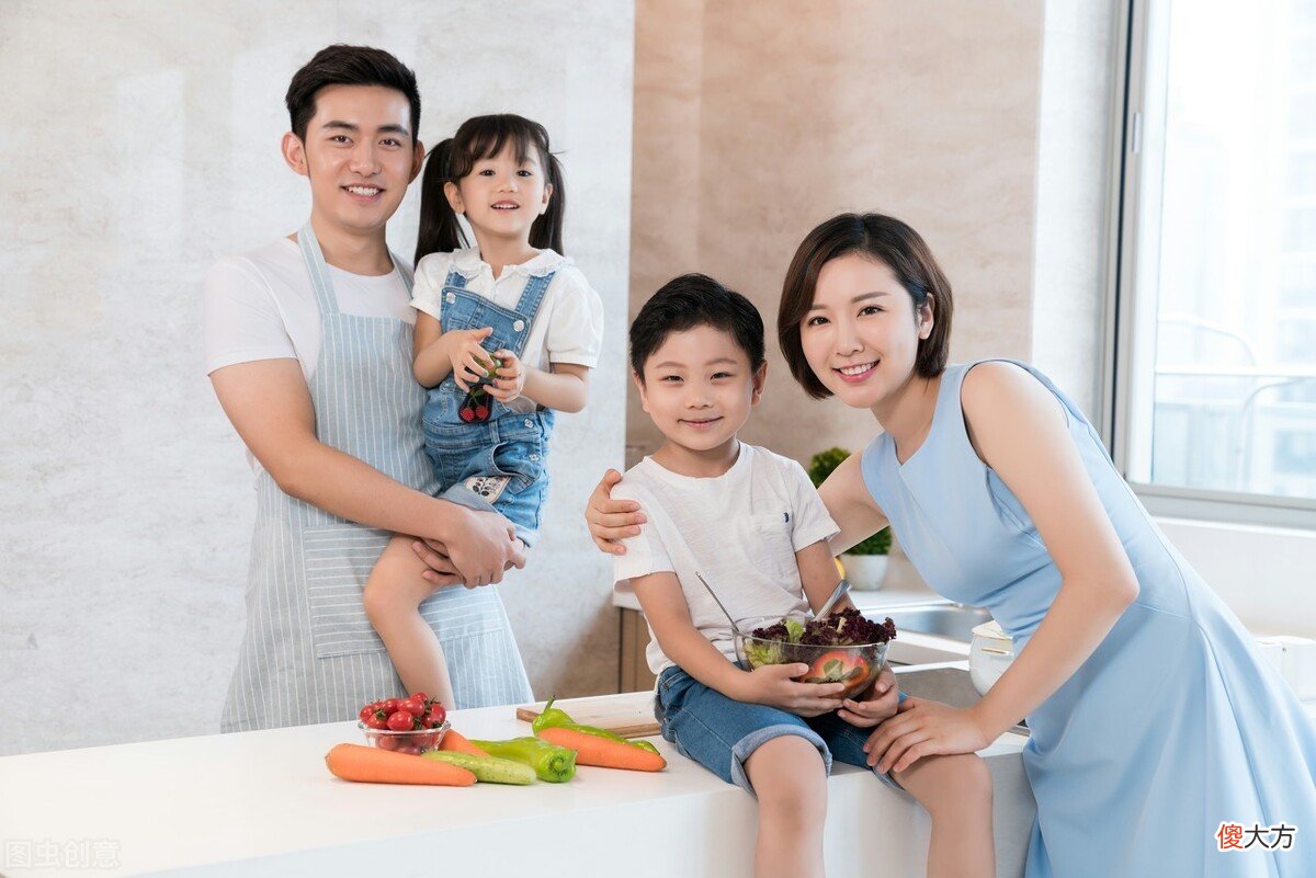 多子女家庭，为何父母总会偏心某一个？这几种原因回避不了