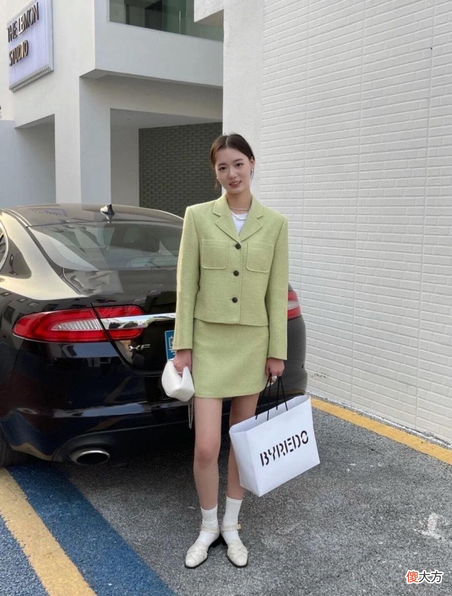 【就爱时尚】“大佬”们穿衣服，都一套一套的