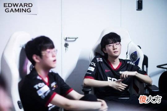 【游戏迷】tes选手对viper玩的“老公”梗之上，官方解说瞳夕之口