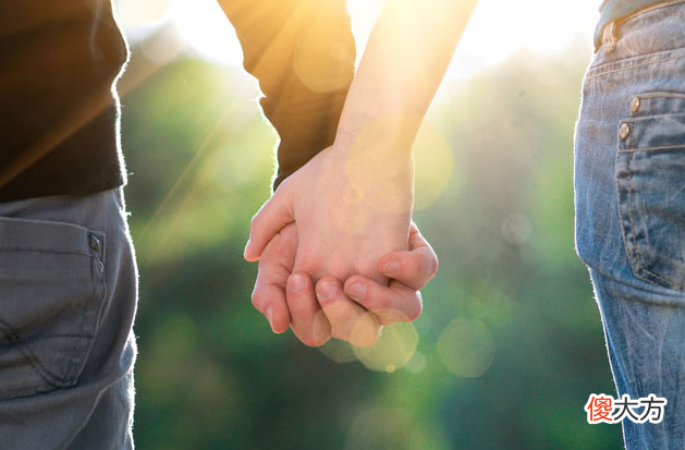 【游戏世界】女玩家哭诉：贷款买号找男友，奔现后他却不愿意替我还钱怎么办？