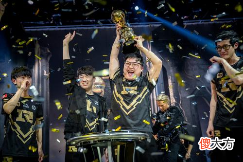 【游戏迷】RNG赢下WE，解说娃娃却圈了一大波粉，解说时直接称呼蕾欧娜为女坦