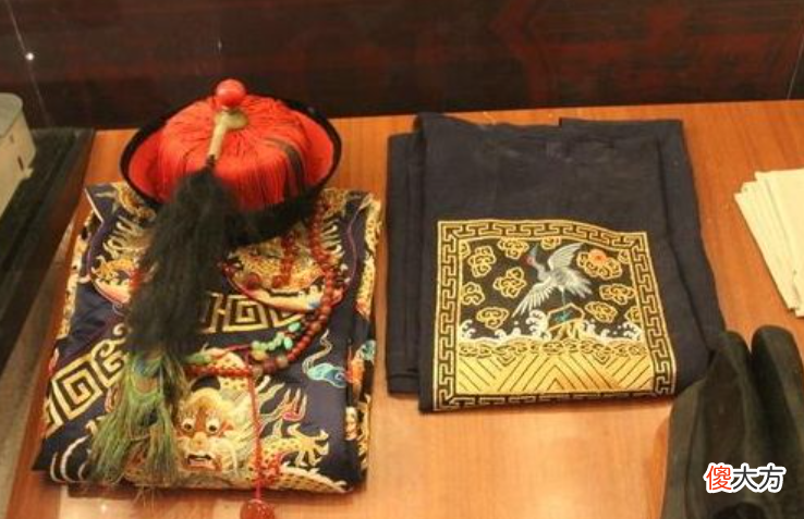 【爱历史】三眼花翎到底是什么？清朝200年来仅7人拥有，和珅都没得到