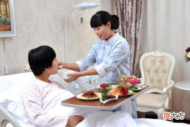 月嫂高工资还包吃住，却很少有人能做几个月，背后的原因很心酸