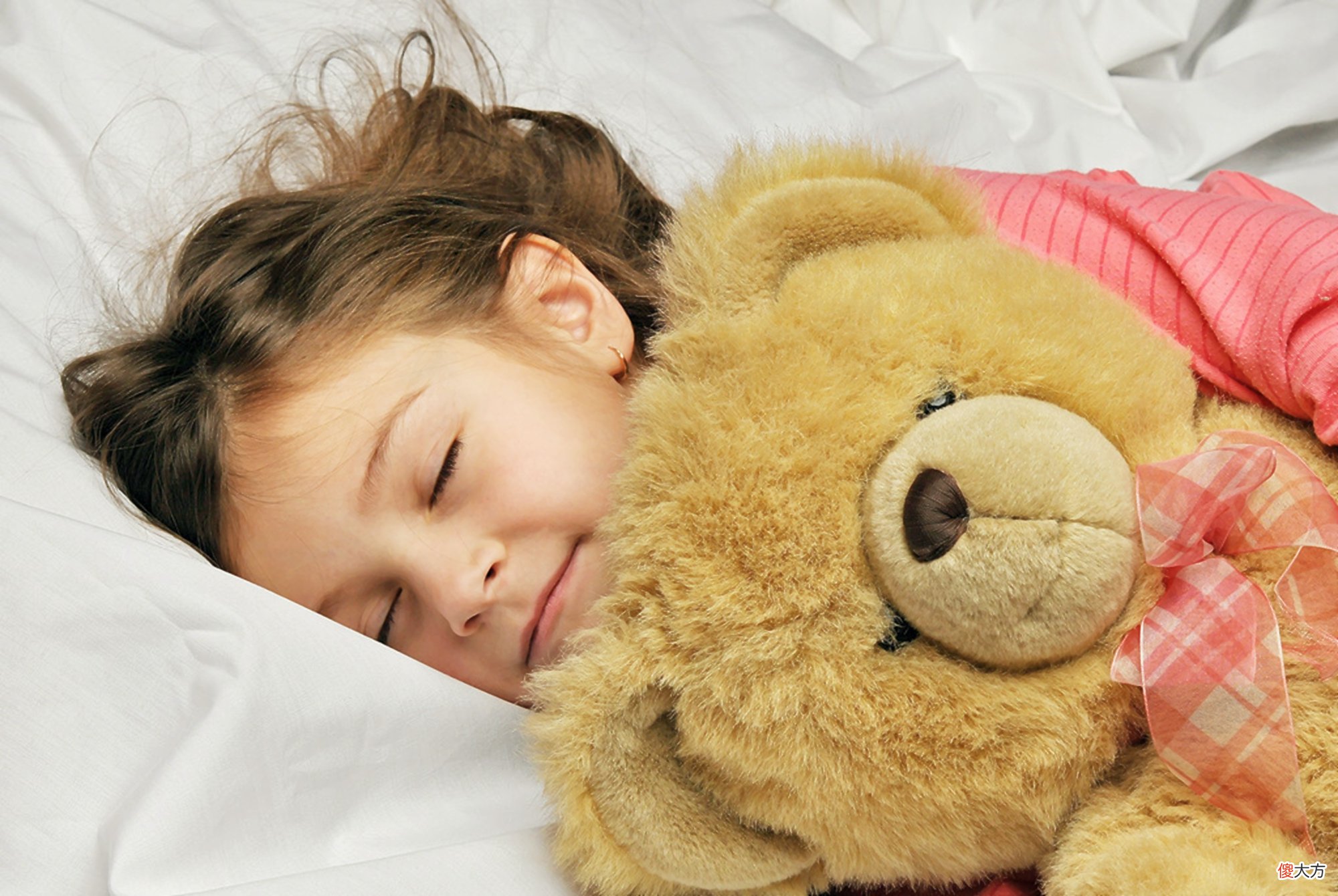 这三种东西别放在孩子床头，影响生长发育不说，还有“隐形危害”