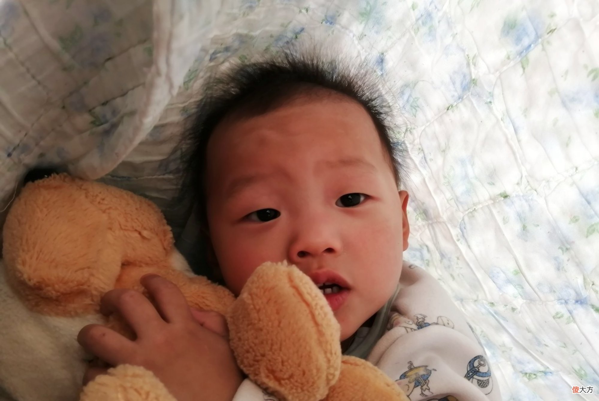 这三种东西别放在孩子床头，影响生长发育不说，还有“隐形危害”