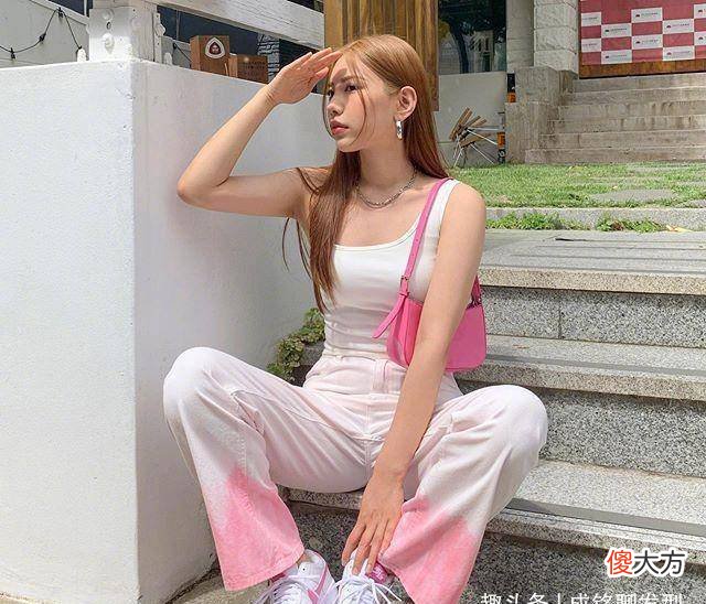 【就爱时尚】“懒人背心”的搭配方式，帮助女生秀出完美的腹部线条
