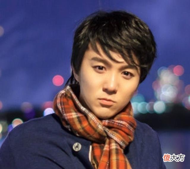 有种“逆袭”叫三毛，植发后帅到认不出，头发多少太影响颜值高低