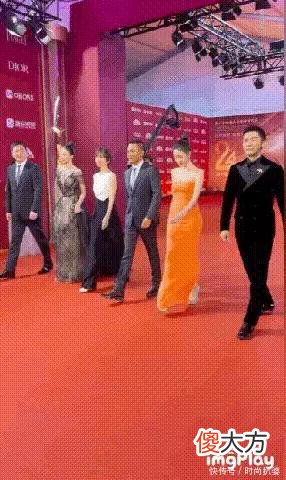 【就爱时尚】全怪礼服设计？女星红毯防水台不离脚，170+明星超模的脚也不轻松