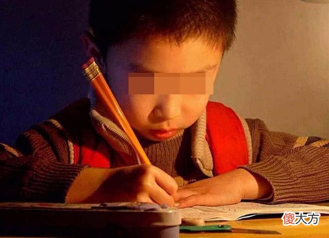 养育孩子时，父母“忍住”三件事，培养出的娃自律又出息