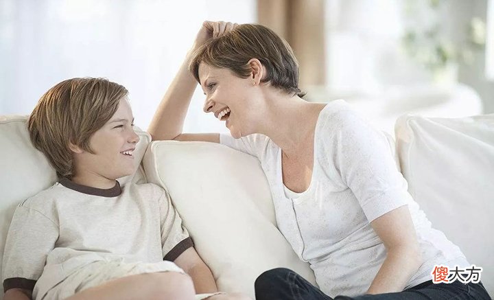 “爸爸和妈妈你更爱谁？”别让孩子做选择题，容易“伤感情”