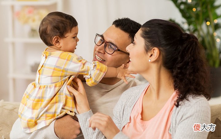 “爸爸和妈妈你更爱谁？”别让孩子做选择题，容易“伤感情”