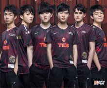 【游戏世界】S10四强争夺打响，英雄联盟手游或已定档？街霸对决锦上添花