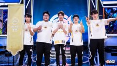 【游戏世界】联盟第一支拿到7冠的队伍，小胖居然将签名订给露娜