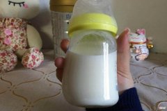 婴儿配方奶几岁停？专家的建议既省钱又健康，妈妈有必要看看