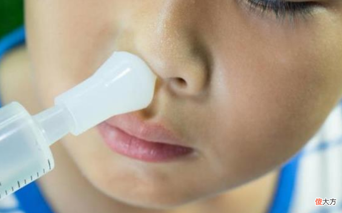 孩子经常“挖鼻孔”，长大后会面临2种结局，父母不能轻视