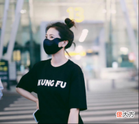 【就爱时尚】成熟女性原来也可以选择丸子头造型，搭配低调服装，超有气质的