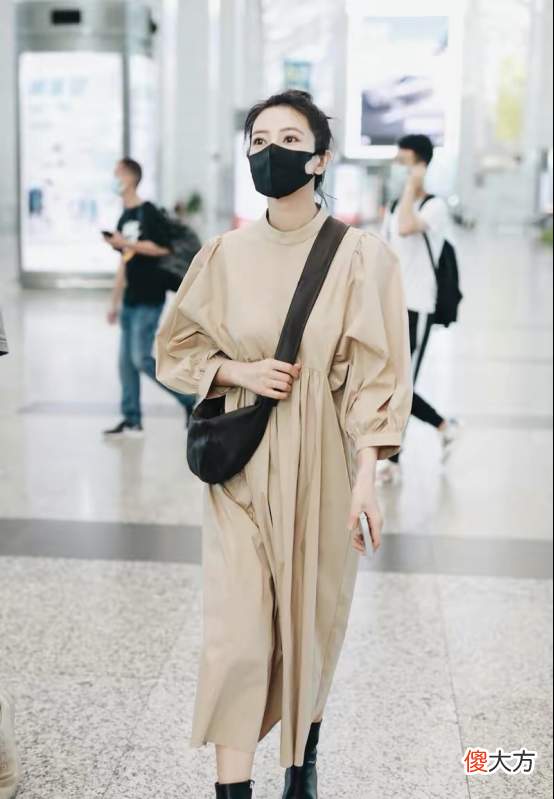 【就爱时尚】成熟女性原来也可以选择丸子头造型，搭配低调服装，超有气质的