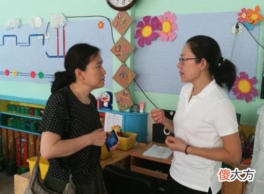 幼师穿超短裙上课，宝妈表示难以接受，老师：穿什么是我的自由