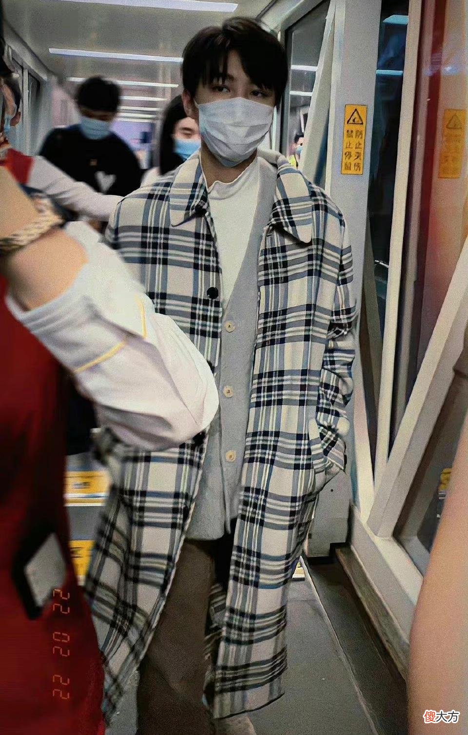 【就爱时尚】男士的秋季，都需要一件走路带风的风衣，都帮你们选好了