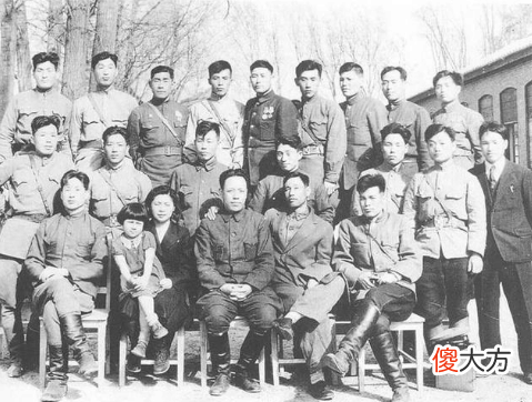 【历史故事】抗联老兵回忆：随身携带冲锋枪和360发子弹，亲眼目睹战友跳伞坠地牺牲
