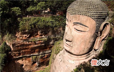 乐山大佛胸口处发现暗室，里面2样东西，揭开千年宝藏之谜被