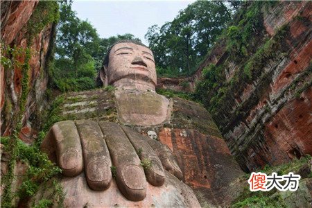 乐山大佛胸口处发现暗室，里面2样东西，揭开千年宝藏之谜被