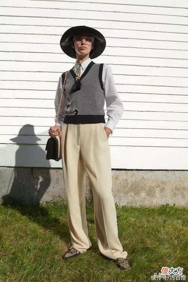 【就爱时尚】夏秋过渡，还得是“针织马甲”，层次感十足又气质，好看又时尚