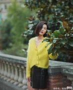 【就爱时尚】和秋天最配的还是“针织衫”，聪明女人已挑好这4款，温柔有气质