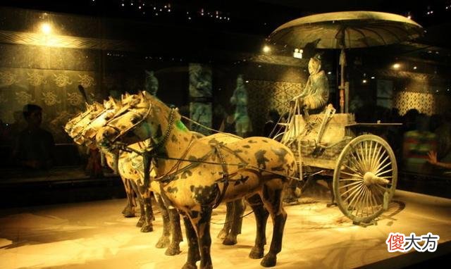 【爱历史】皇帝的陪葬嫔妃,为何双腿被掰成八字形?专家道出真相让人难接受