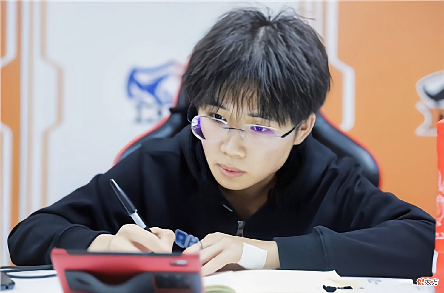 【游戏迷】从万人拥簇到网友心中表现最离谱选手,久诚只用了半个赛季