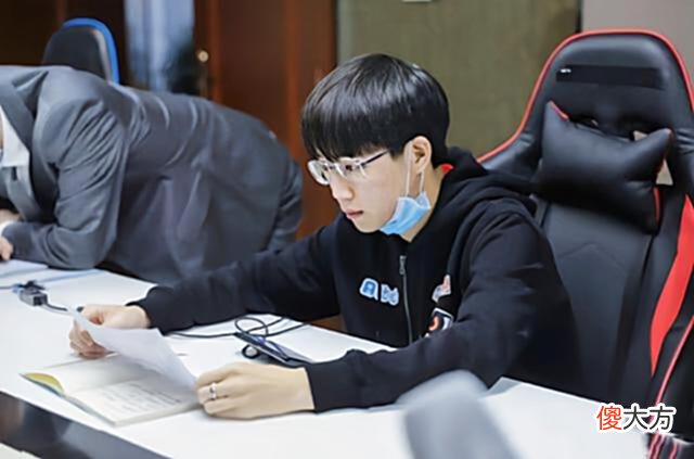 【游戏迷】从万人拥簇到网友心中表现最离谱选手,久诚只用了半个赛季