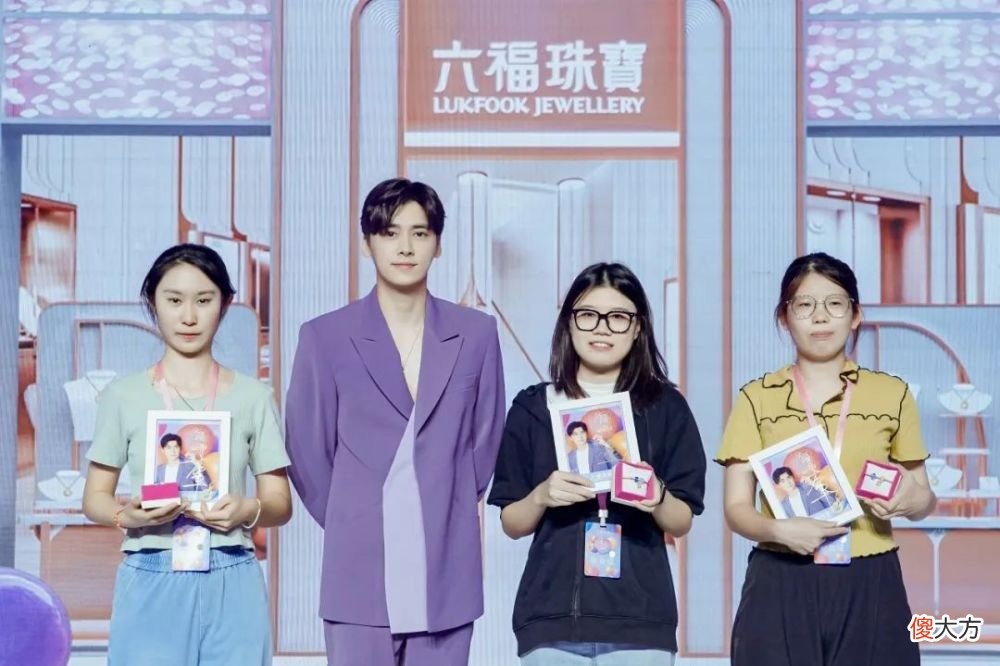 【时尚一点】圈里有话说｜李易峰为粉丝送出3000元带“薪”假，壕！