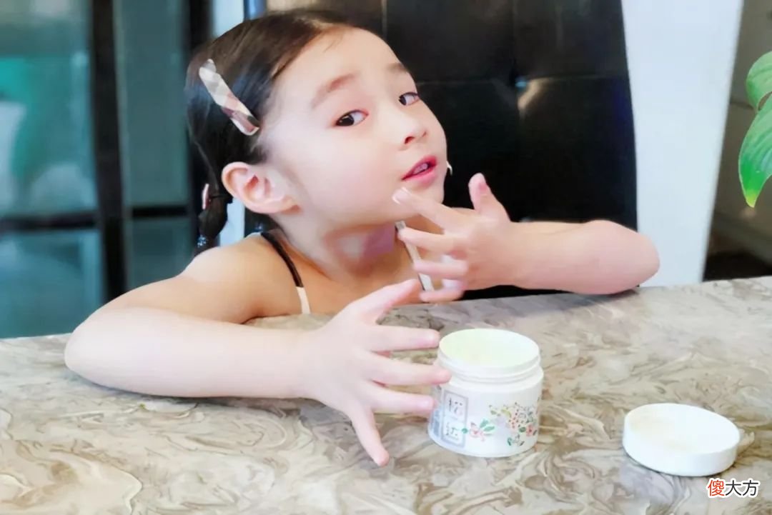 孩子过度关注别人的评价，并不是件好事，父母要做好早期教育
