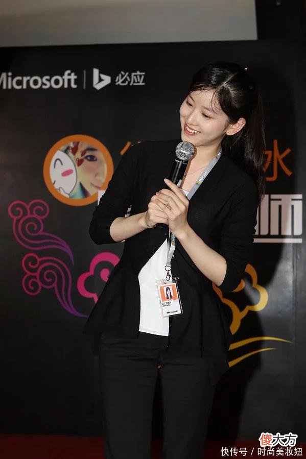 【时尚一点】章泽天素颜也太美了吧！穿针织开衫配9分裤低调亮相，气质很出众