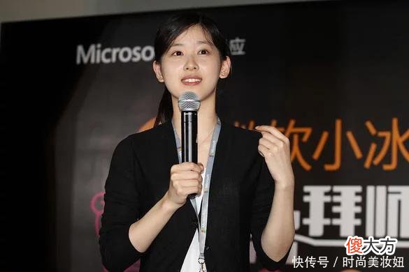 【时尚一点】章泽天素颜也太美了吧！穿针织开衫配9分裤低调亮相，气质很出众