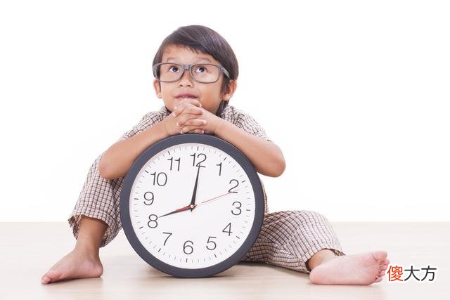 孩子晚睡危害大？家长只要做好这一点，孩子晚睡＝早睡