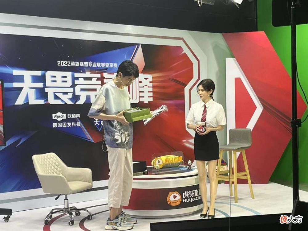 【游戏迷】小超梦被奶兔轻松拿捏?生日会带来惊喜,开启百万粉丝福利大派送