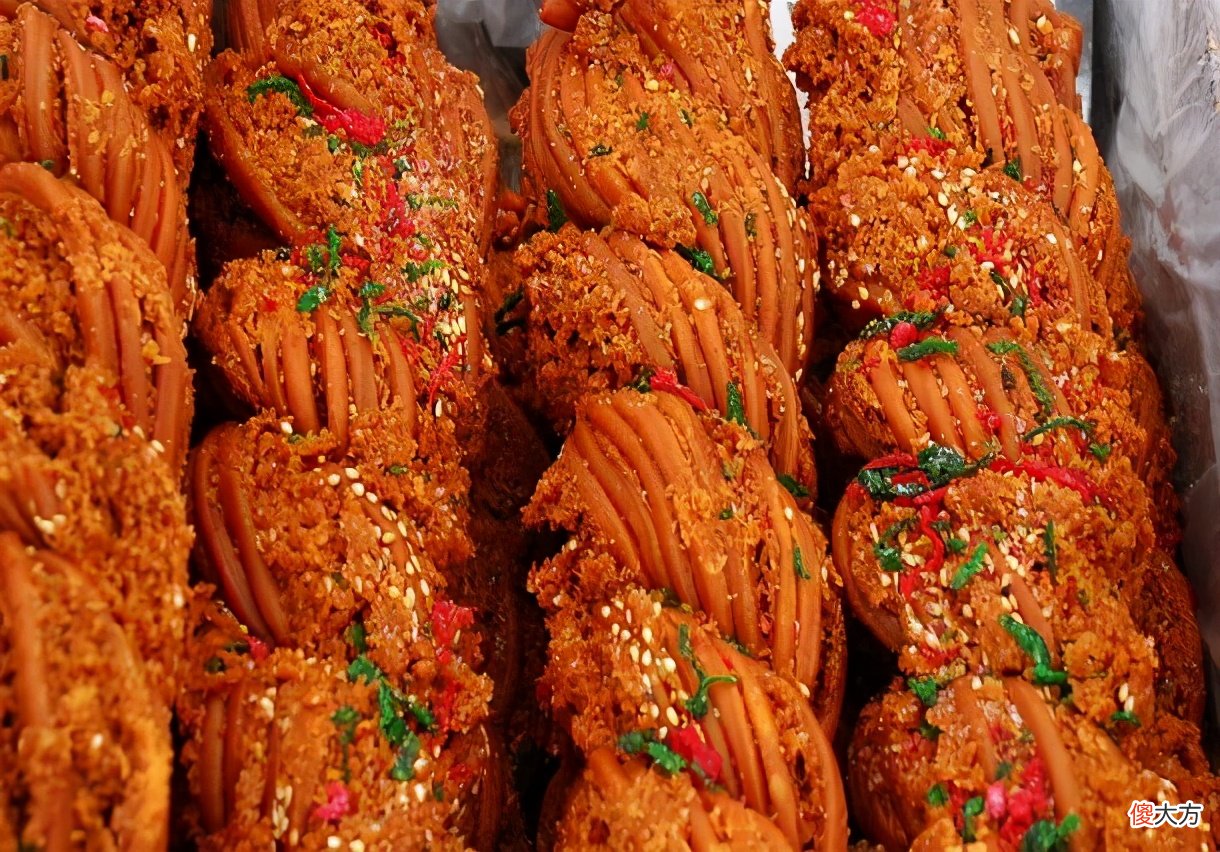 有人说：卖天津大麻花的车里藏了小孩，家长的警惕是否多余？